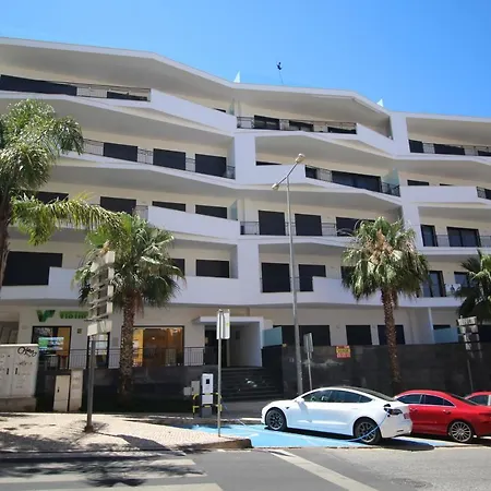 T1 Bellevue Terrace Apartment