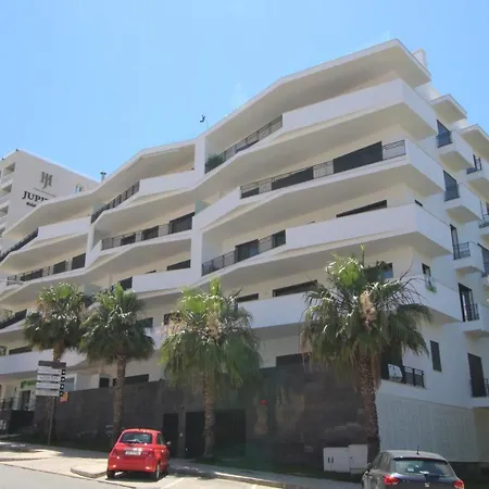 T1 Bellevue Terrace Apartment