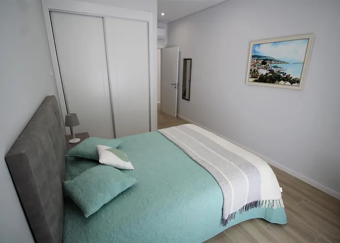 T1 Bellevue Terrace Apartment