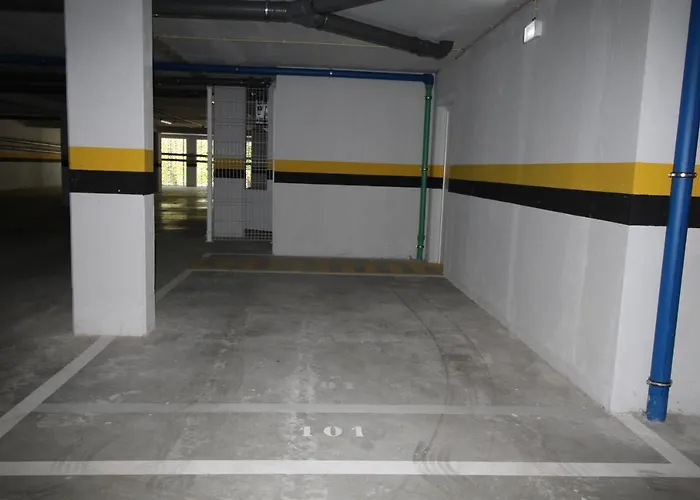 T1 Bellevue Terrace Apartment *