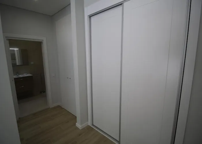 T1 Bellevue Terrace Apartment *