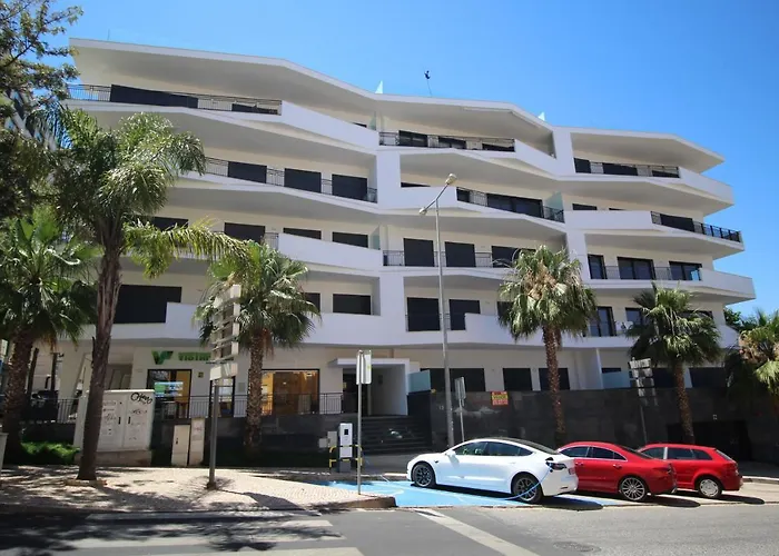 T1 Bellevue Terrace Apartment