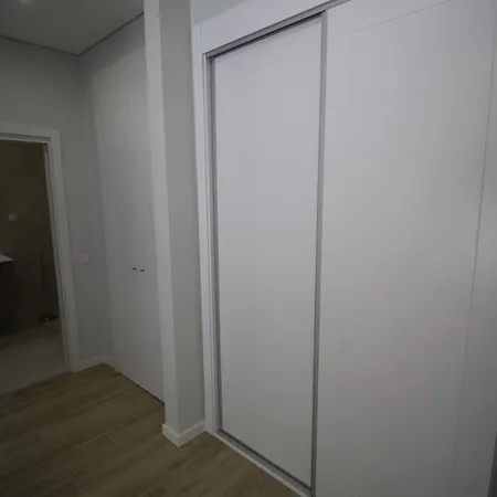 T1 Bellevue Terrace Apartment *